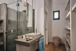 Sea_level_Queen_bedrooms_private bathroom